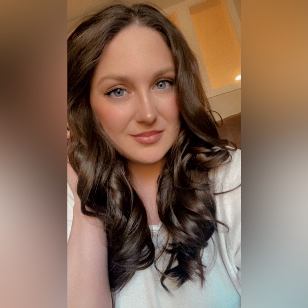 Meet your Posher, Alicia